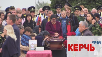 Новости » Криминал и ЧП: Слезы и боль: тысячи керчан прощаются с погибшими в страшной трагедии