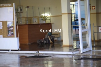 Новости » Общество: Специалисты минстроя Крыма начали обследование здания колледжа в Керчи