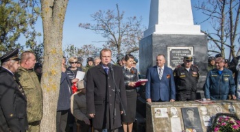 Новости » Общество: В селе Осовины  открыли мемориальный комплекс