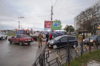 Перевернутая «Газель» ОМОНа и разбитый внедорожник - результат ДТП в Керчи