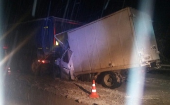 На Керченской трассе столкнулись два грузовика, погиб водитель