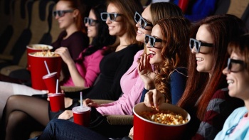 В России  хотят запретить хрустеть попкорном в кинотеатрах