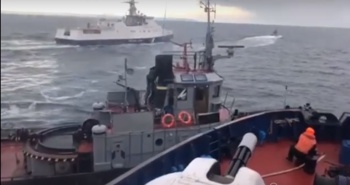В сети появилось видео тарана украинского буксира кораблем РФ (нецензурная лексика)