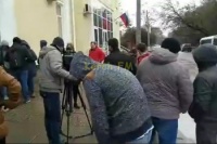 К задержанным украинским морякам приехали родственники