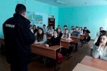 Новости » Общество: Керченские полицейские провели встречу с учащимися политеха