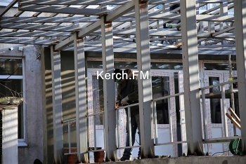 Новости » Общество: В керченском политехе приступили к ремонту крыльца