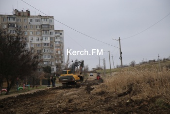 В Керчи возобновили ремонт дороги на Марата