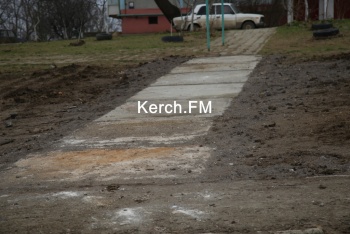 Новости » Общество: В Керчи привели в порядок тротуар на Верхнем Солнечном