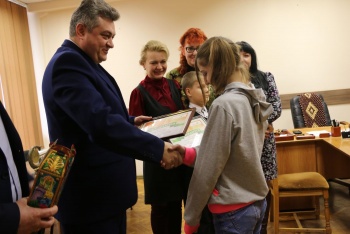 Новости » Общество: В Керчи наградили одаренных детей