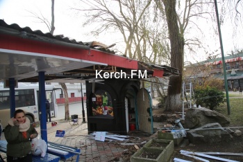 В Керчи приступили к ремонту остановочного павильона «Площадь Ленина»