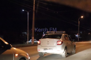 Третья авария за вечер в Керчи: в тянучке на КУОРе догнали друг друга «Форд» и «Рено»