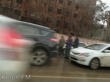В Керчи на «Музее» столкнулись автомобили
