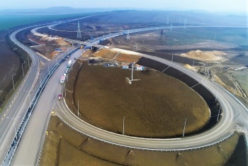 Новости » Общество: На трассе Новороссийск-Керчь завершили строительство развязки