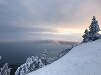 Фотографии заснеженных улиц и трасс Крыма