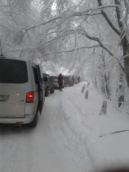МЧС Крыма просит туристов воздержаться от походов в горы из-за снегопадов