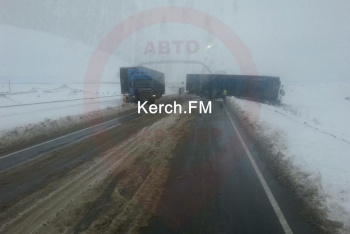 На Керченской трассе вчера из-за скользкой дороги произошло несколько аварий