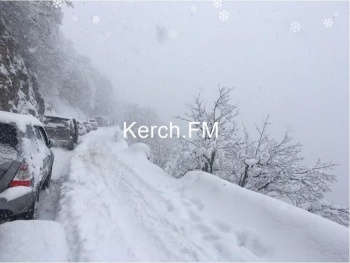 На Крым надвигаются бури со снегом, ветром и гололедом