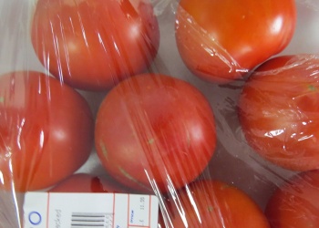 Новости » Криминал и ЧП: В Крым незаконно пытались ввезти помидоры и орехи