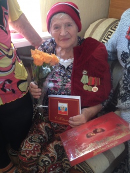 Керчанка Нина Степанова отметила 95-летний юбилей