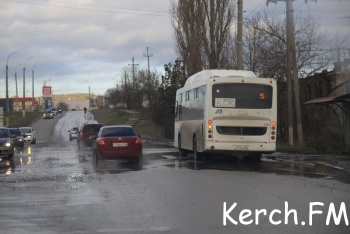 Керчане предлагают администрации города подождать маршрутку на остановке «АТП»