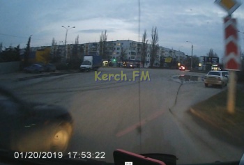 В Керчи на перекрестке Кульобинка-Ворошилова произошло ДТП