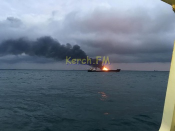 Новости » Криминал и ЧП: У входа в Керченский пролив в нейтральных водах  горит судно (фото, видео, обновляется)