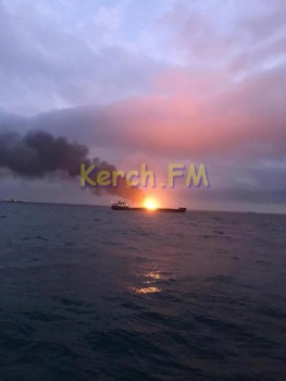 В Черном море продолжают гореть танкеры