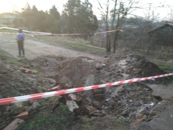 Новости » Общество: В Стройгородке перекопали дорогу, керчане не могут подъехать к домам