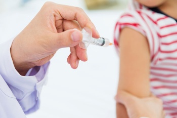 Новости » Общество: Крымчане стали осознанней относится к вакцинации, – специалист минздрава (опрос)