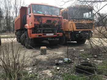 Новости » Общество: В Керчи водители большегрузов устроили «свинарник» в Аршинцево
