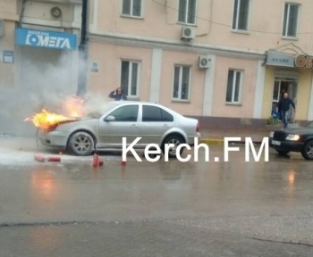 Новости » Криминал и ЧП: В МЧС рассказали, что делать при пожаре в автомобиле