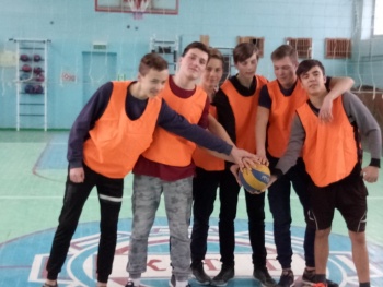В Керчи прошел турнир по волейболу среди студентов техникума