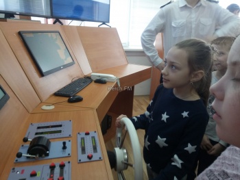 Новости » Общество: Школьники получили незабываемые эмоции от посещения Керченского морского колледжа