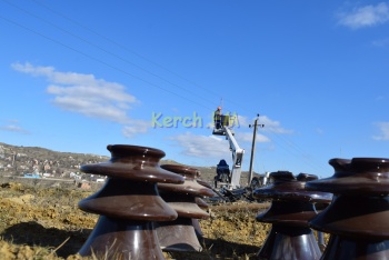 В дачный кооператив на въезде в Керчь  КРЭС ведет электричество