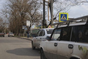 В районе СРЗ в Керчи произошло ДТП с учебной машиной