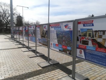 На площади Ленина в Керчи появилась выставка достижений Крыма за 5 лет