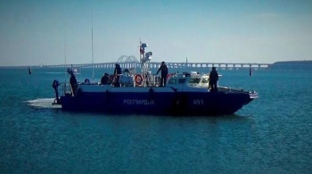 Новости » Общество: Десантные катера Росгвардии заступили на охрану акватории у Крымского моста