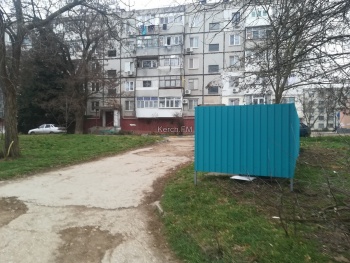 Новости » Общество: Новая контейнерная площадка появилась в районе домов по Орджоникидзе