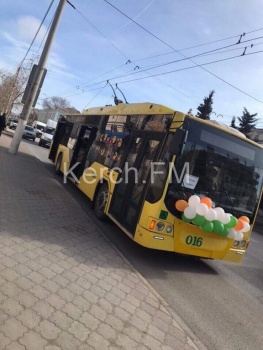 Новости » Общество: В Керчи вчера на линию вышли два новых троллейбуса