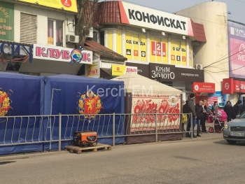 Новости » Общество: На дороге по улице Еременко предприниматель установил генератор