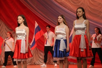 Новости » Общество: Концерт и награждения прошли в честь «Крымской весны» в Керчи