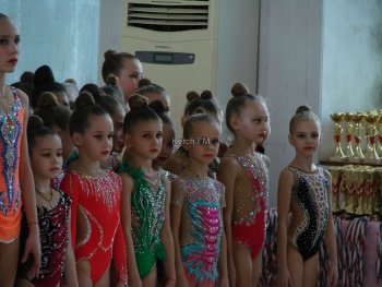 Больше десяти медалей привезли керченские гимнастки с турнира «Весенний Вальс»