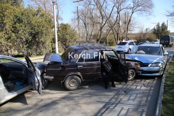 В центре Керчи произошла тройная авария