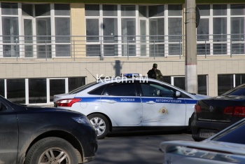 В Керчи столкнулись «Jaguar» и автомобиль военной автоинспекции