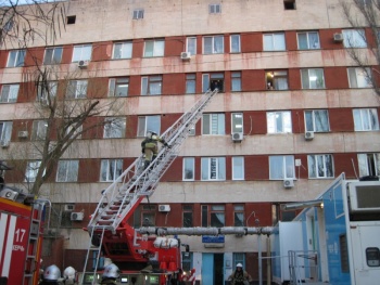 В керченской больнице учились тушить пожар