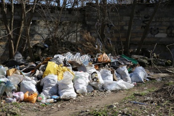 Новости » Общество: В центре Керчи нашли новое место для свалки