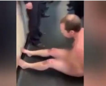 Новости » Криминал и ЧП: Полностью голый мужчина пытался долететь в Крым из Москвы (видео)
