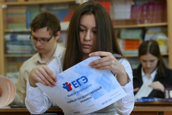 Новости » Общество: Порядка 300 крымских школьников сдают ЕГЭ досрочно