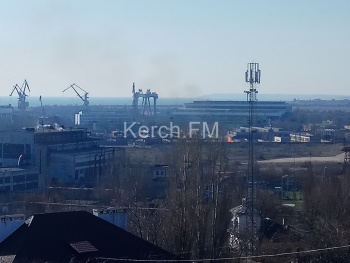 На территории завода «Залив» в Керчи произошел пожар