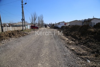 Новости » Общество: В Керчи провели «ремонт» дороги на Полевой